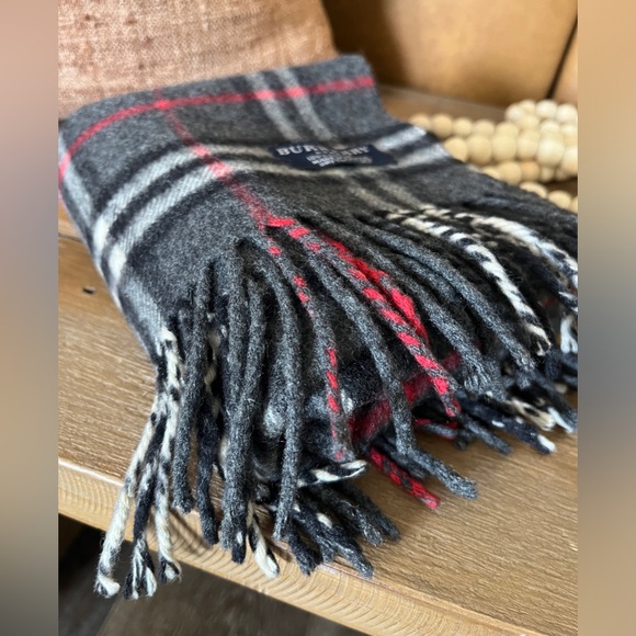 BURBERRY 100% Cashmere Dark Gray Novacheck Scarf. Unisex. Excellent condition. - Picture 6 of 7